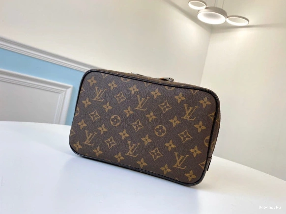 POUCH TOILETRY LOUIS GM VUITTON 0419